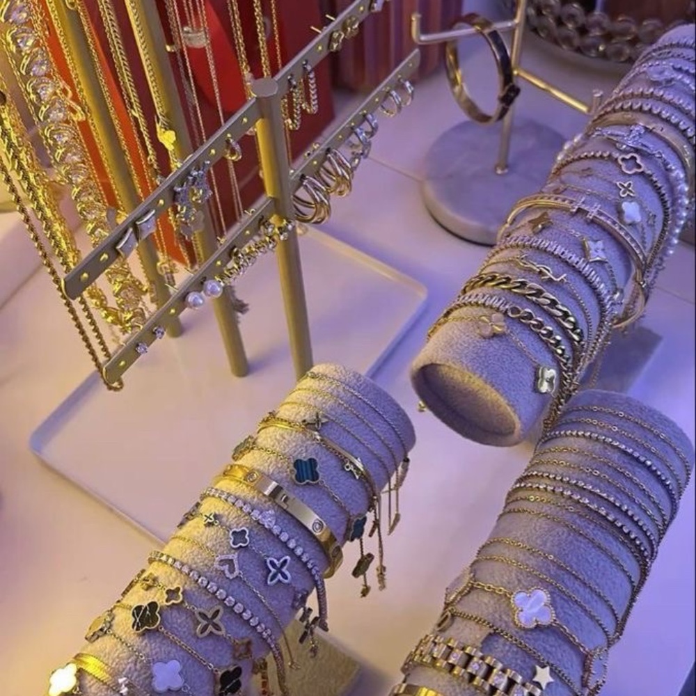 Meet your Posher, Luxe Jewelry